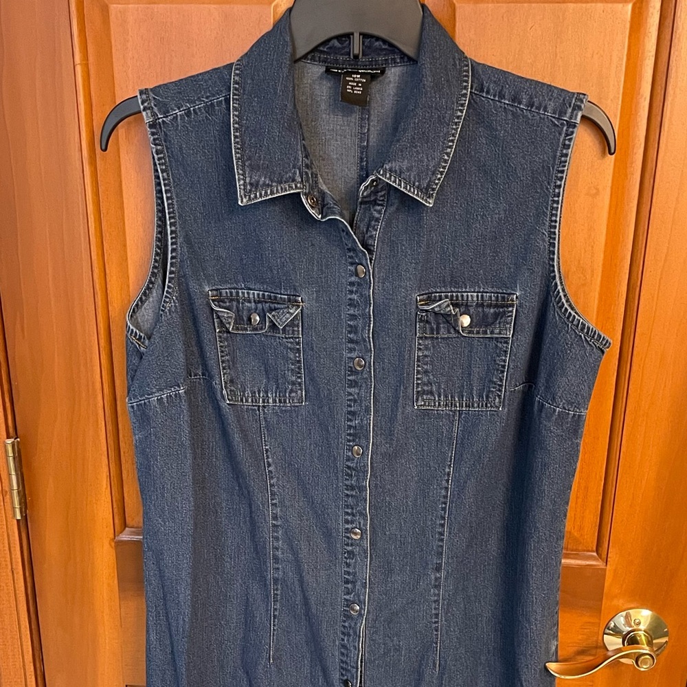 Sleeveless denim dress. Perfect for summer!